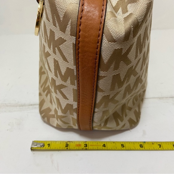 Michael Kors Jet Set Item Grab Bag Jacquard Signature Tote with Tan Leather Trim - Picture 8 of 16